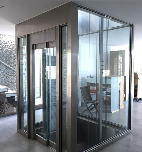 FE3D Carpinterías ascensor metálico y de vidrio