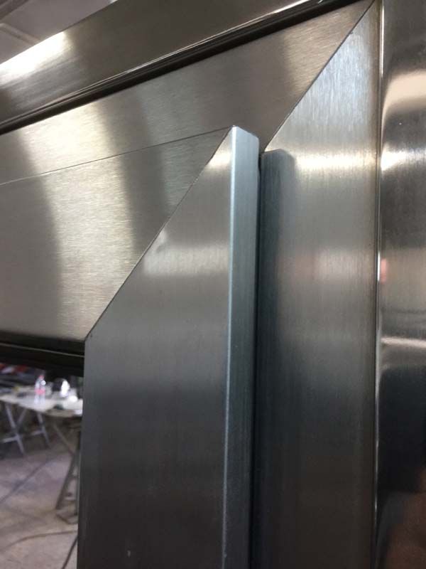 FE3D Carpinterías puerta de metal